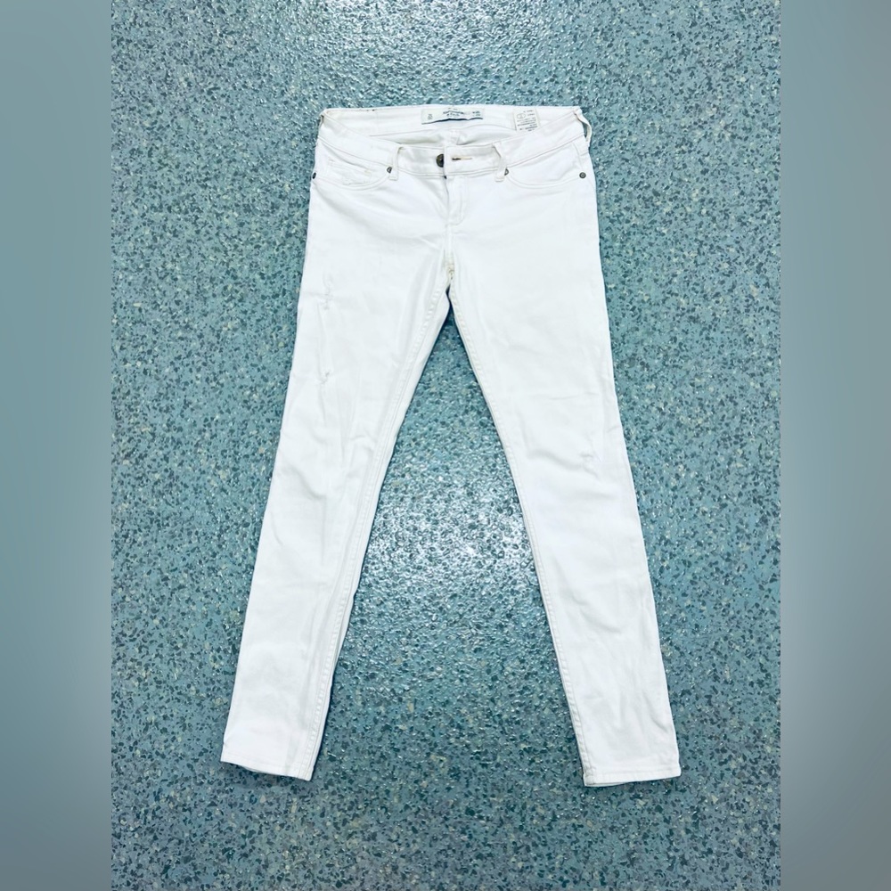 ABERCROMBIE & FITCH Pants for Womens. Size 26W, 29L, Color White.